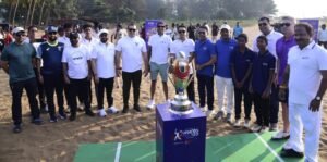 Cricket legends join children for beach match at Miramar